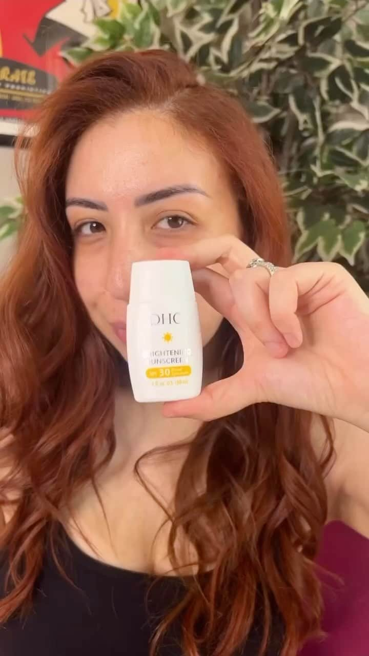 DHC Skincareのインスタグラム：「Brightening Sunscreen: Beyond Ordinary Protection for Extraordinary Skin ✨☀️  Our Brightening Sunscreen is specially formulated with: ⭐️ Vitamin C ⭐️ Alpha-arbutin ⭐️ Olive-derived nutrients  Ingredients that provide hydration and an antioxidant boost to help your skin look brighter. 🤗  🎥 @biancafortney」