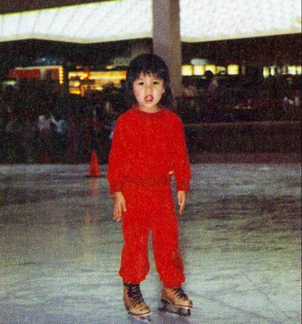 ミシェル・クワンさんのインスタグラム写真 - (ミシェル・クワンInstagram)「Happy Olympic Day! I’m thinking of all the little girls (and boys) around the world who have big dreams. I remember these early days on the ice as a fairytale. But, looking back, what seemed like an impossible goal of pursuing an Olympic dream became a reality through sheer perseverance, sacrifice from my parents and a bit of luck. #HappyOlympicDay #chaseyourdreams #fbf」6月24日 5時41分 - michellewkwan