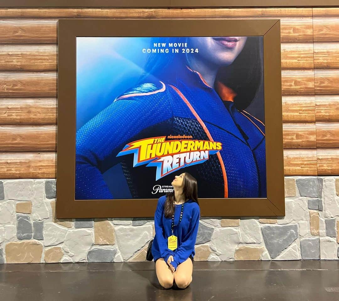 キーラ・コサリンさんのインスタグラム写真 - (キーラ・コサリンInstagram)「New Poster, Old Nick Kid 💙⚡️  #ThundermansReturn @paramountplus @nickelodeon @thundermanstv @vidcon #Thundermans」6月24日 5時51分 - kirakosarin