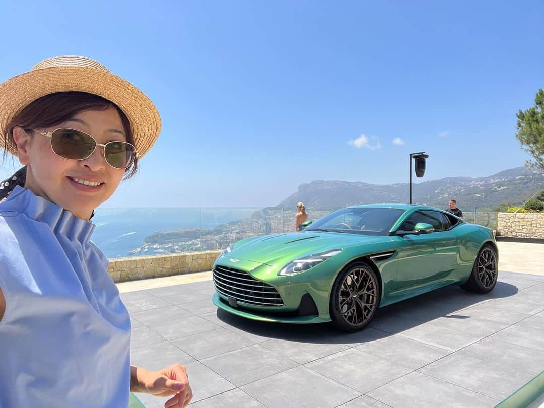 吉田由美のインスタグラム：「アストンマーチンDB12とモナコ🇲🇨  https://www.youtube.com/live/Y_FlFUwBQSs?feature=share  #astonmartin  #monaco  #吉田由美ちゃんねる　＃yumiyoshida」