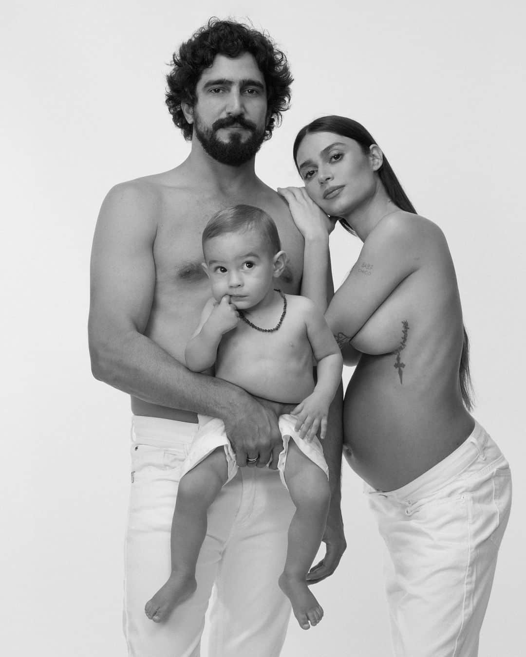 Thaila Ayalaのインスタグラム：「Meu mundo todinho em uma foto!  @andrenicolau   @gb65  @andre3philipe @angel__moraes」