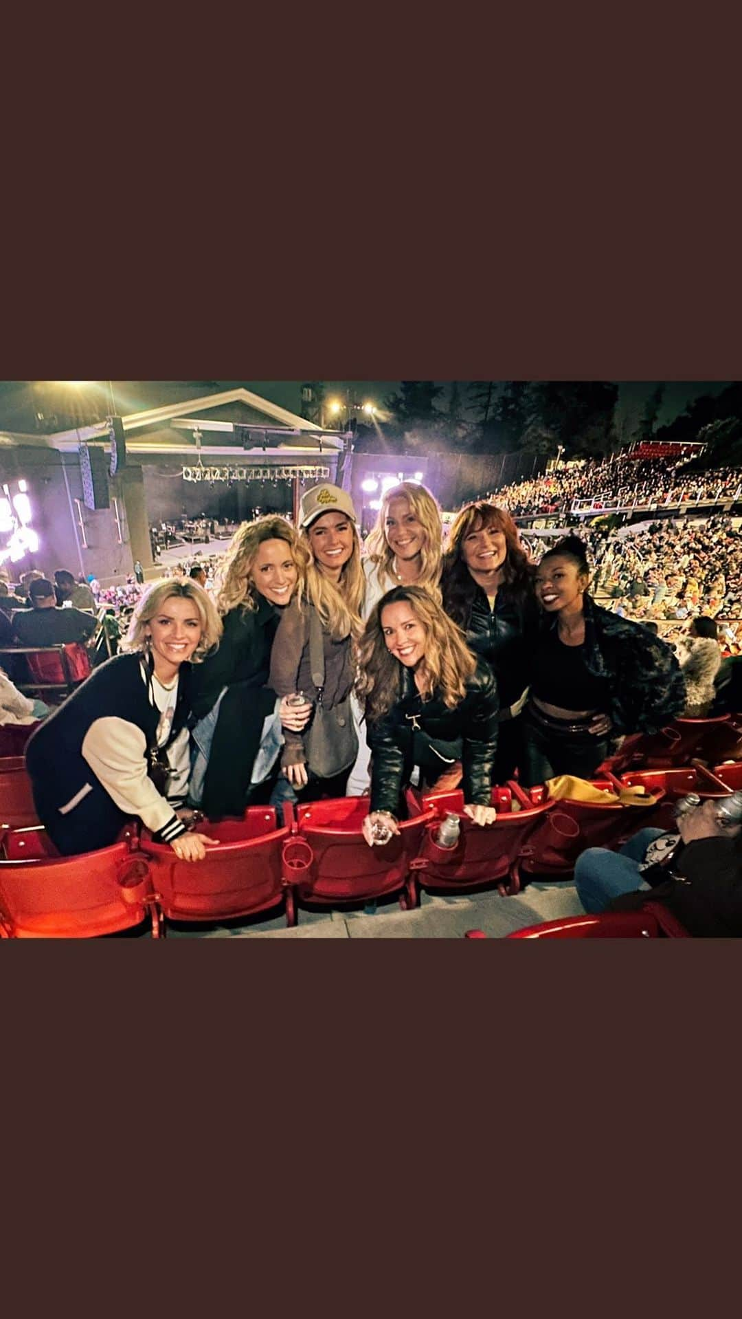 ブリアンナ・ブラウンのインスタグラム：「GirlsNight!   When a birthday gets celebrated by having Greek food and heading to The Greek to see Blondie with badass incredible ladies who you also goal group with and give back with!   Thank you Jamie Latta Corson for bringing us all together and to watch the magnificent Blondie crush on stage at 77! #goals #seventyseven #ageisjustanumber #womensupportingwomen  @sarawyle @jamielattaluv @giniferelaineking @angelparkerla @virginiawms @annietedesco1」