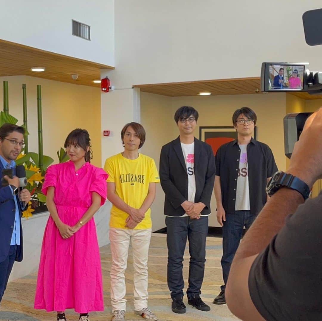 谷本貴義さんのインスタグラム写真 - (谷本貴義Instagram)「昨日は日本国大使館で林大使と松澤由美さん、シュノーケルと一緒に取材。ブラジルで2番目に大きいテレビ局なんだってー！ こういった大きなアニメフェスが日本の行政の応援のもとで広がっていくのは本当にうれしい。  #animesummit #在ブラジル日本国大使館  #brasil #takayoshitanimoto」6月24日 6時59分 - tanimoto_tak