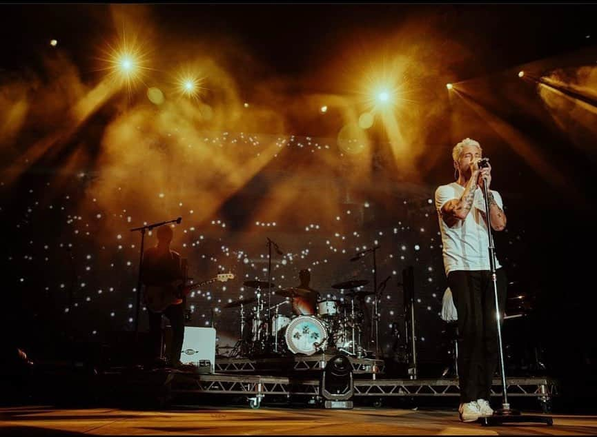 ライアン・テダーさんのインスタグラム写真 - (ライアン・テダーInstagram)「L O N D O N.  #Wembley #ovoarenawembley -  I love this city & country so much it’s crazy. ❤️❤️. Thank u for always showing up 🇬🇧🇬🇧🇬🇧🇬🇧🇬🇧🇬🇧🇬🇧🇬🇧🇬🇧🇬🇧🇬🇧」6月24日 7時20分 - ryantedder