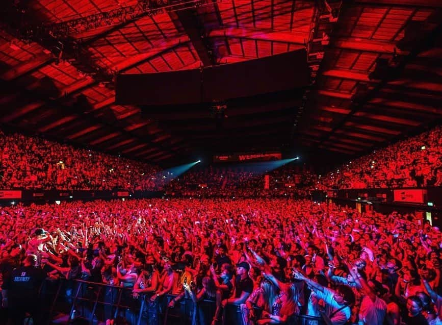 ライアン・テダーさんのインスタグラム写真 - (ライアン・テダーInstagram)「L O N D O N.  #Wembley #ovoarenawembley -  I love this city & country so much it’s crazy. ❤️❤️. Thank u for always showing up 🇬🇧🇬🇧🇬🇧🇬🇧🇬🇧🇬🇧🇬🇧🇬🇧🇬🇧🇬🇧🇬🇧」6月24日 7時20分 - ryantedder