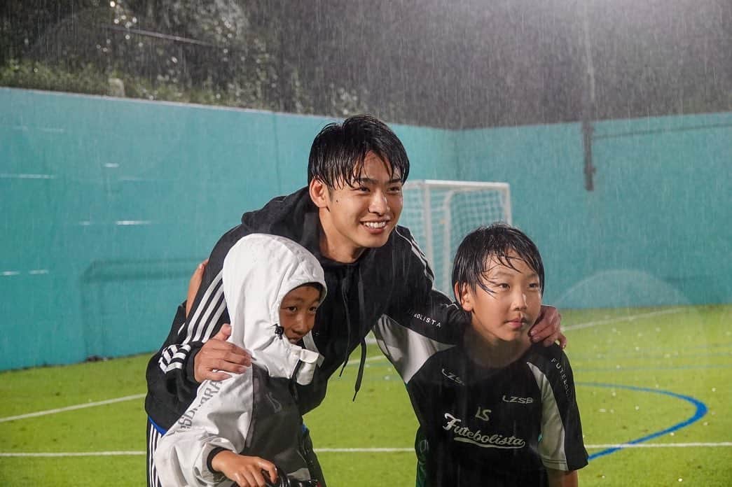 斉藤光毅さんのインスタグラム写真 - (斉藤光毅Instagram)「横浜FC主催のサッカークリニックに参加させて頂きました！ 雨の中たくさんの方々に来て頂いて、ありがとうございました！ #雨男光毅」6月24日 13時15分 - koki_saito_01