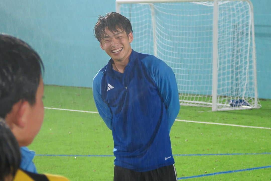 斉藤光毅のインスタグラム：「横浜FC主催のサッカークリニックに参加させて頂きました！ 雨の中たくさんの方々に来て頂いて、ありがとうございました！ #雨男光毅」