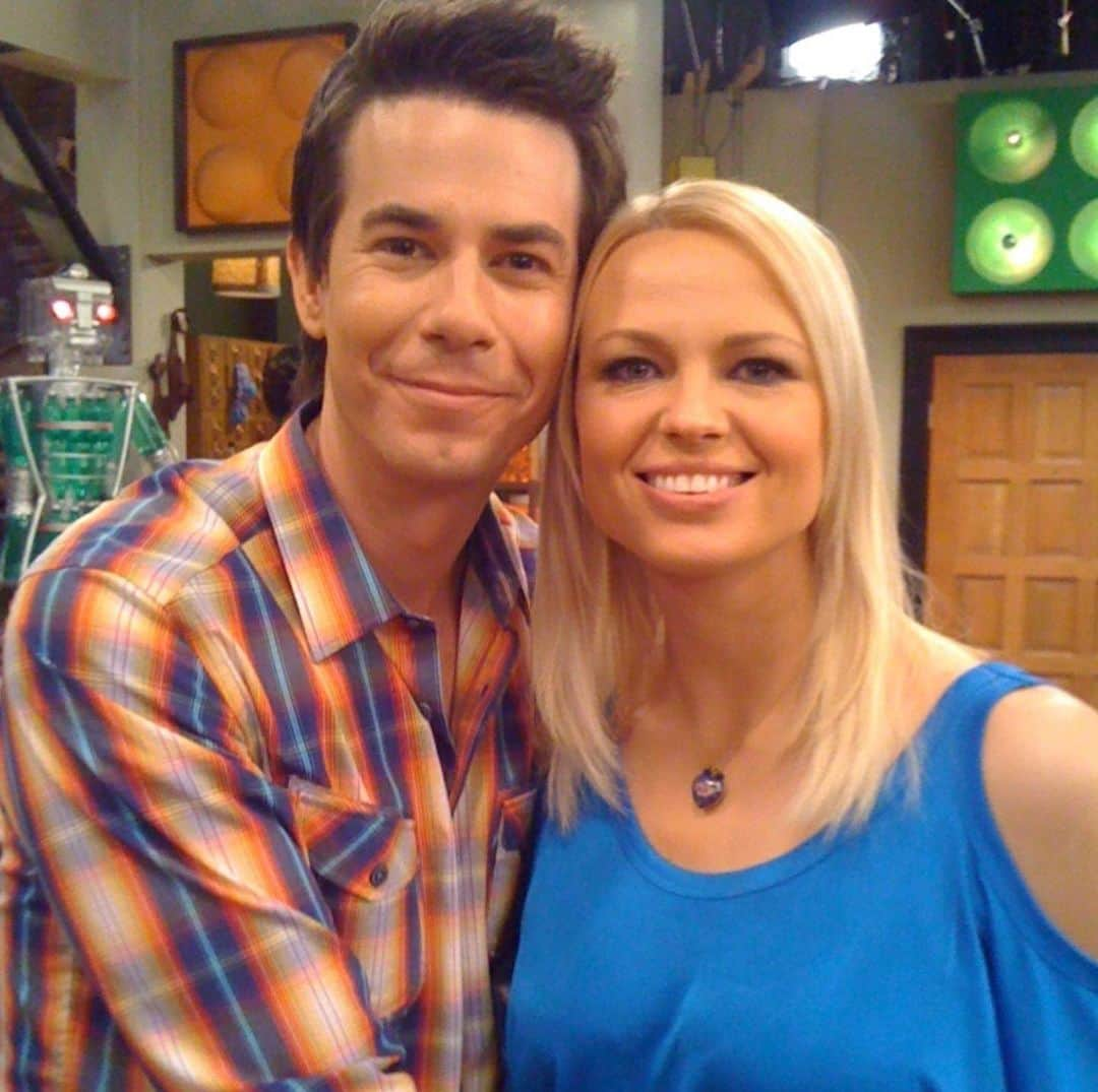 イリナ・ヴォロニーナさんのインスタグラム写真 - (イリナ・ヴォロニーナInstagram)「iCarly @icarly  re-Union with @jerrytrainor 😃 I think we aged ok!   #irinavoronina #jerrytrainor #icarly #thenandnow」6月24日 8時01分 - irinavoronina