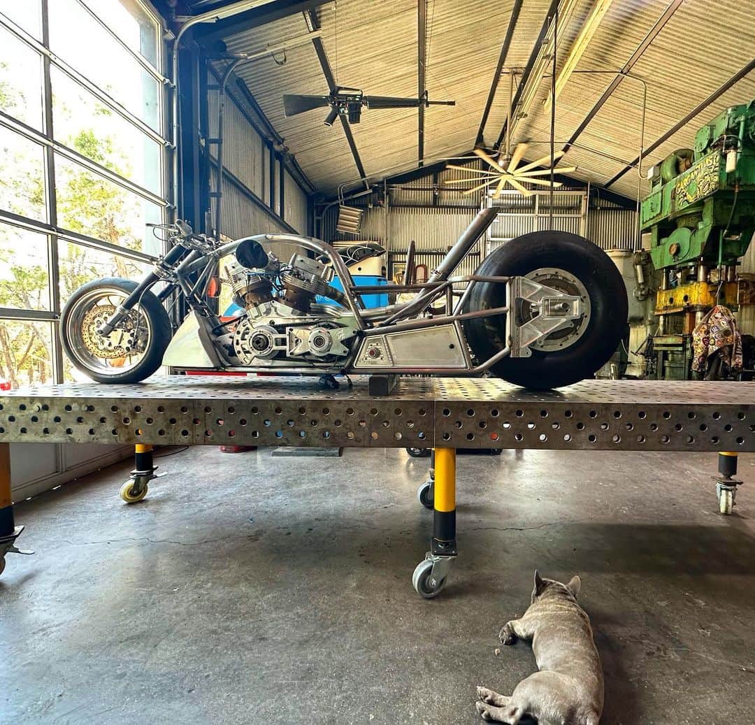 ウエストコーストチョッパーズのインスタグラム：「I’m not smart enough to know I can’t do it…..  #topfuelharley #jessejames」