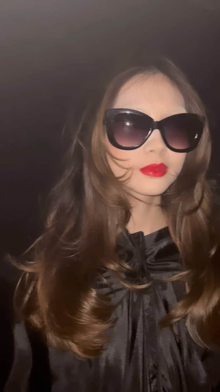 栗原貴史のインスタグラム：「2023 L’oreal Professionnel Business Forum in インドネシア  Terima kasih！！！！  model @maudymargaretha   special assist  @takasaki_aoi   @inoa_official_fansite @lorealpro_education_indonesia @lorealindonesia @lorealpro  #LorealProID #iNOAhairID #ScalpAdvancedID #hairtok #lorealprohairtech   @peekaboo_newoman_shinjuku @peekabooacademyofficial @peekaboosalonsofficial @peekaboo_webacademy  #新宿美容室  #newoman新宿  #骨格補正  #骨格補正カット #ボブ  #グラボブ  #ショートヘア #ショートカット #ショートボブ #丸みショート #ゆとりショート #shortcut #hairistyle #contrastdesign #contrastcolor #bob #peekabooneeomanshinjuku」