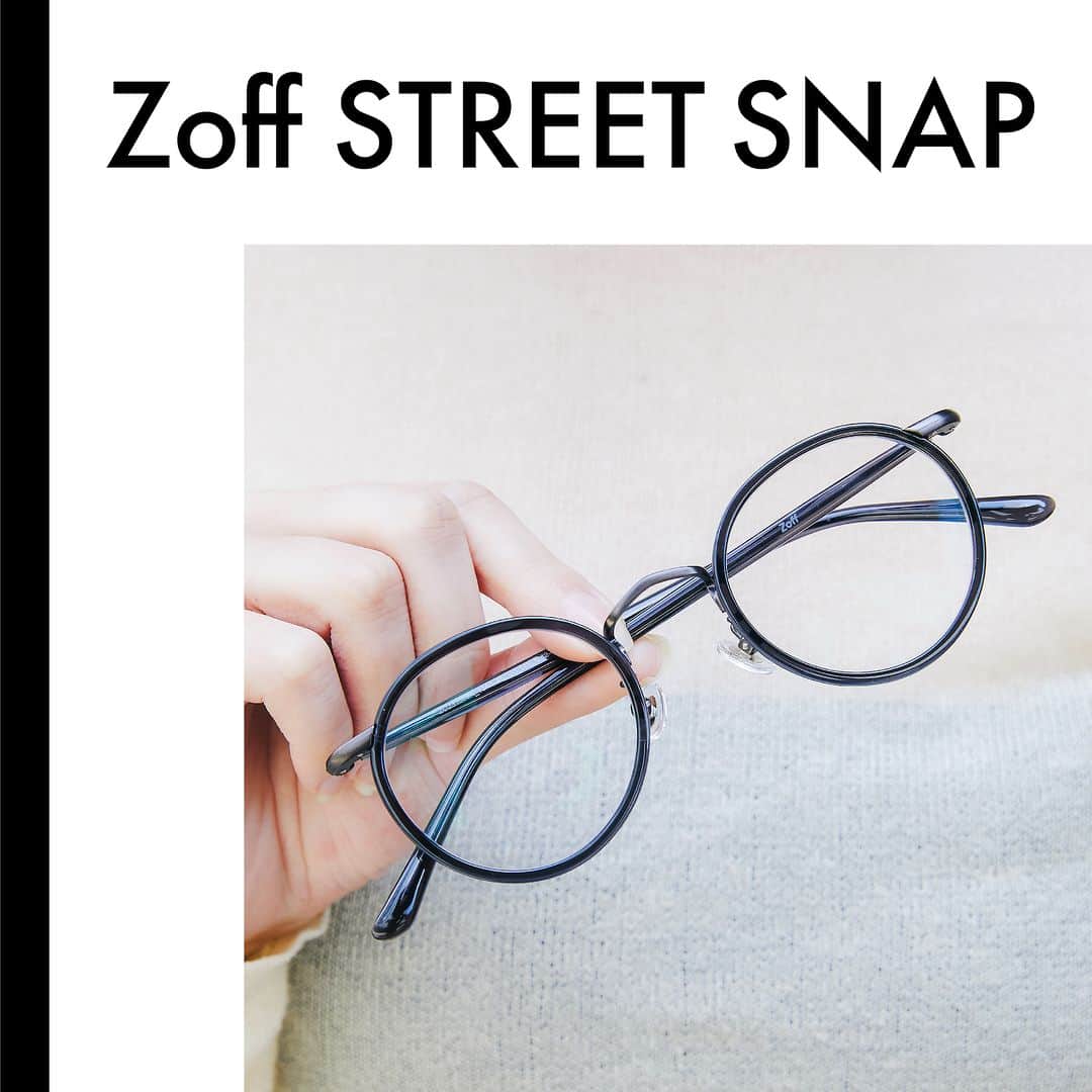 Zoff Officialのインスタグラム：「【Zoff STREET SNAP @下北沢】 オシャレなあの人が選ぶ、メガネ。 数あるメガネの中で今回のフレームを選んだ決め手を聞いてみました。  Zoff | Name. ZO231009_13A1 (ダークグレー)　￥13,300 ※税込・セットレンズ代込み  ■選んだポイントは？ 小物がブラックなので、メガネも統一するように選びました！ 細めのフレームでコーディネートが重くならないところがポイントです。  model：しおたあやの　@shiotayano  #zoff #ゾフ #name_labo #黒縁メガネ #伊達メガネ #だてめがね #めがね女子 #メガネ女子 #ファッションスナップ #ストリートスナップ #スナップ #下北沢 #コンビネーションフレーム #ボストン  #メガネコーデ #メガネのある生活 #メガネの選び方 #メガネファッション #streetsnap #fashionphotography #glasses #eyewear #eyewearstyle #eyewearfashion #eyewearbrand #eyewearcollection #eyewearlovers #eyewearph #fashionglasses #mynewglasses」