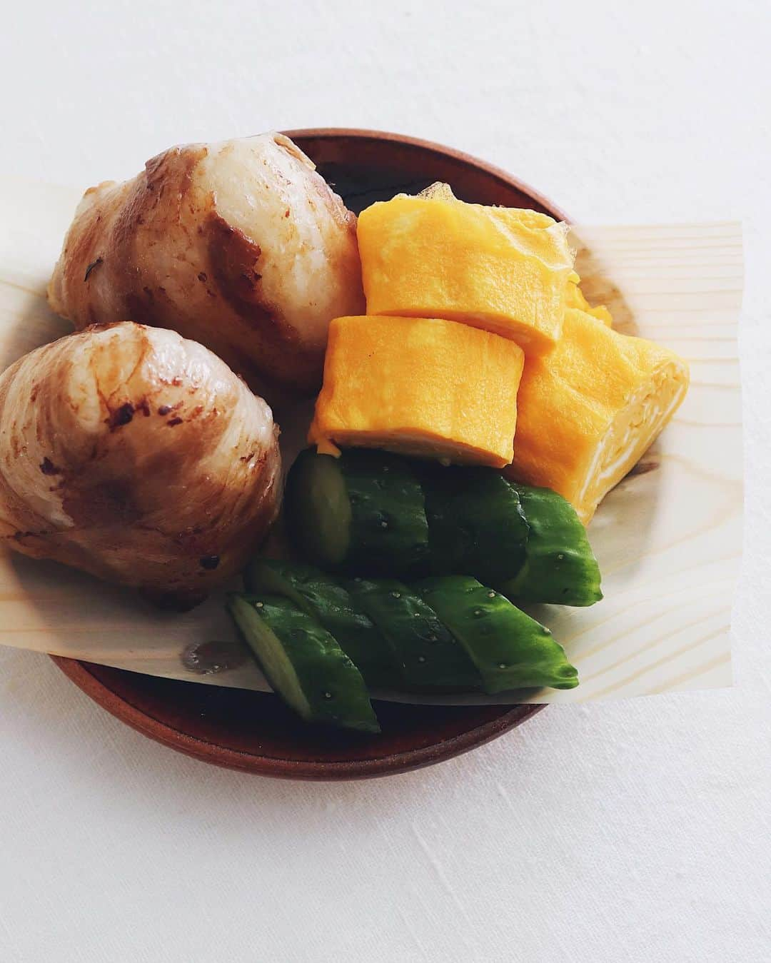 樋口正樹さんのインスタグラム写真 - (樋口正樹Instagram)「Today's breakfast 🍙 . 今朝は肉巻き昆布おにぎりと 卵焼きとキュウリのぬか漬け。 . . . #肉巻きおにぎり #卵焼き #キュウリのぬか漬け #onigiri #japanesebreakfast」6月24日 8時06分 - higuccini