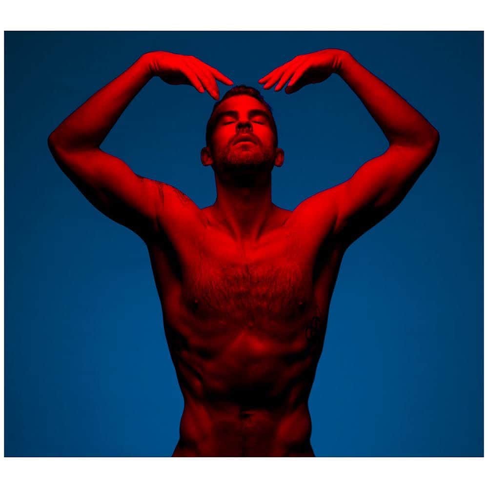 エリック・ラドフォードのインスタグラム：「Was listening to the new Sigur Ros album during this shoot. Thank you @asquaredphoto for capturing the feeling.  #photography #sigurros #glow #man #menphysique #body #art」