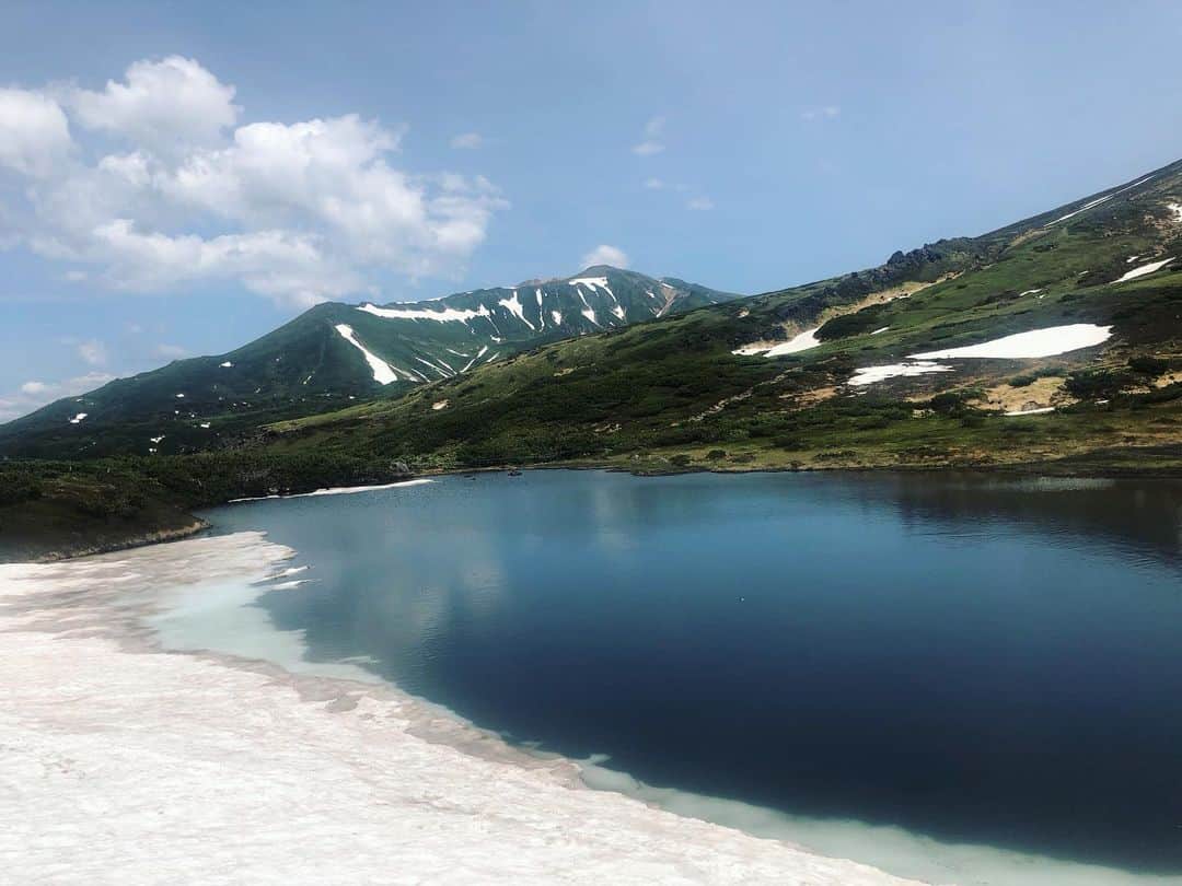 ホリエアツシさんのインスタグラム写真 - (ホリエアツシInstagram)「北海道の大自然を身体いっぱいに吸い込んで、Silver Lining Tourにカムバックするんだね⛰️ @hanataiyoame_peace」6月24日 8時36分 - a.horie