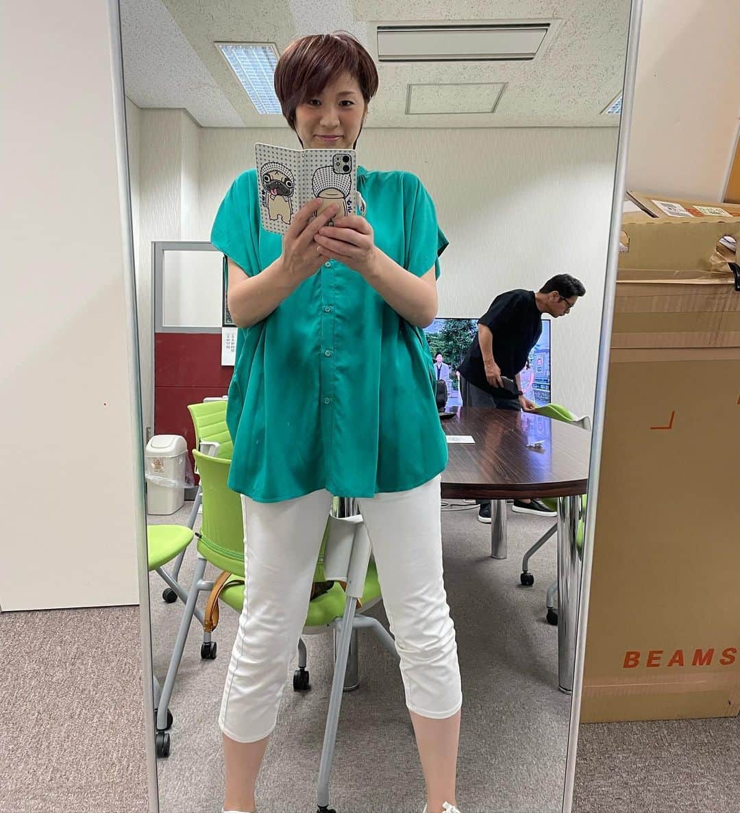 高橋みゆきのインスタグラム：「もうすぐやまホリ始まるよ〜🎶 #やまホリ #エンジョイホリデー #後ろに社長」