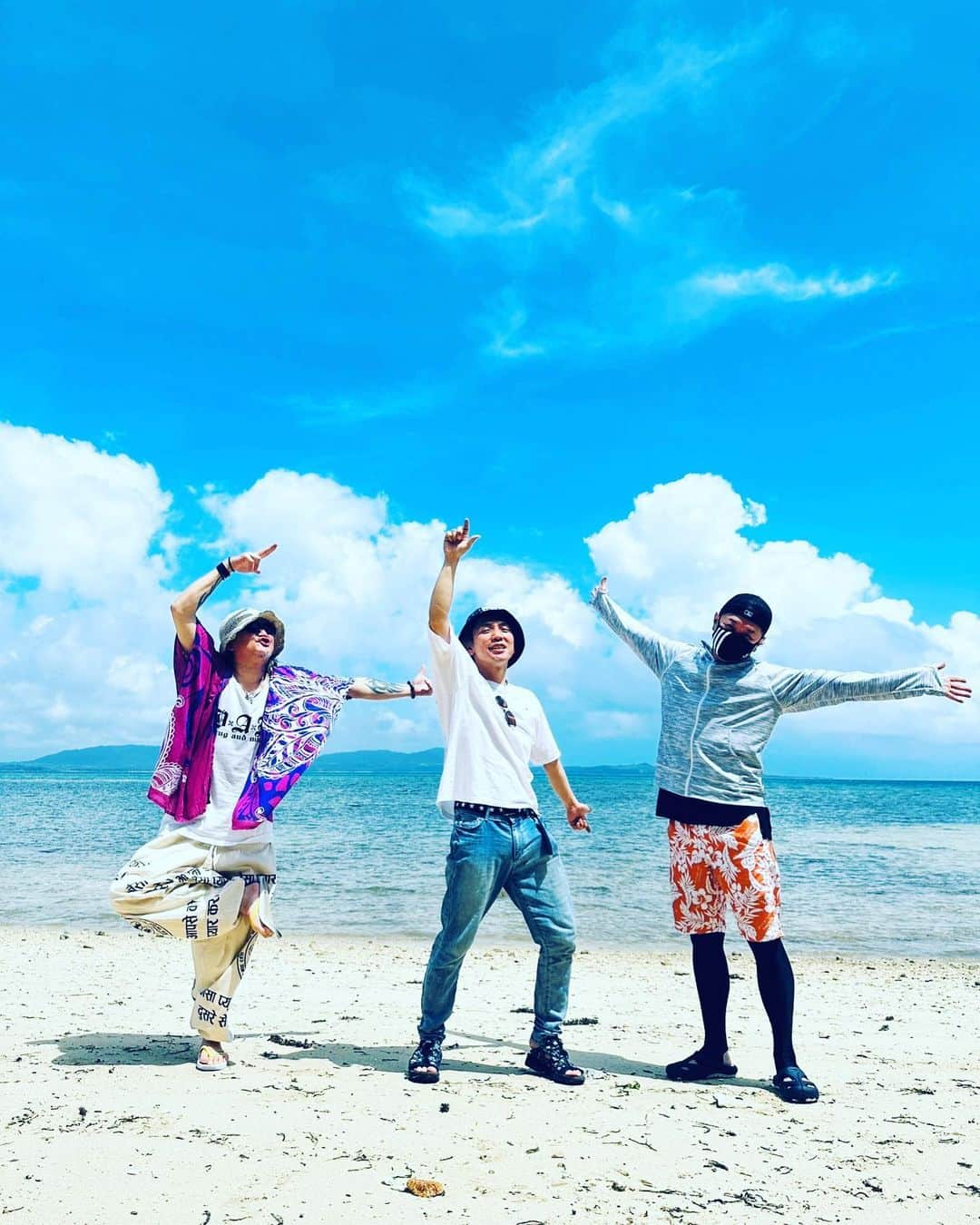 NATCHINさんのインスタグラム写真 - (NATCHINInstagram)「ナッチロリンゴスター☆  僕は、人生初石垣島  まずは、バーベキュー会場の視察をして来ました。  石垣島出身の慎吾だから知り得るプライベートビーチで最高です！」6月24日 9時02分 - natchin1015