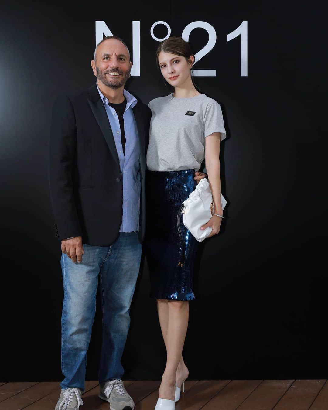 マギーのインスタグラム：「It was a pleasure meeting you  @alessandrodellacqua 🖤  #n21 #n21tokyo @numeroventuno」