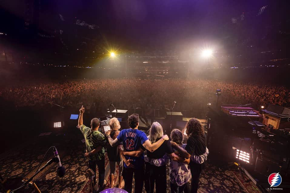 ジョン・メイヤーさんのインスタグラム写真 - (ジョン・メイヤーInstagram)「I’ll never forget these two NYC plays at @citifield. Since I’m in a sports mood, let’s look at it by the numbers: we performed four sets of music over two nights, and I played 75% of it while standing upright. Number of photographers: four. (Each photo tagged with credit.) Series MVPs: @lindor12bc for his friendship and hospitality, and the @mets organization for taking such wonderful care of me and one of their biggest fans: my dad. The music floated, the band was jelled the entire time, and not a single moment of music was taken for granted. We’re leaving it all on the field this tour… thank you NYC for these and all the other shows we’ve played here. ♥️♥️⚡️N F A ⚡️♥️♥️」6月24日 9時26分 - johnmayer