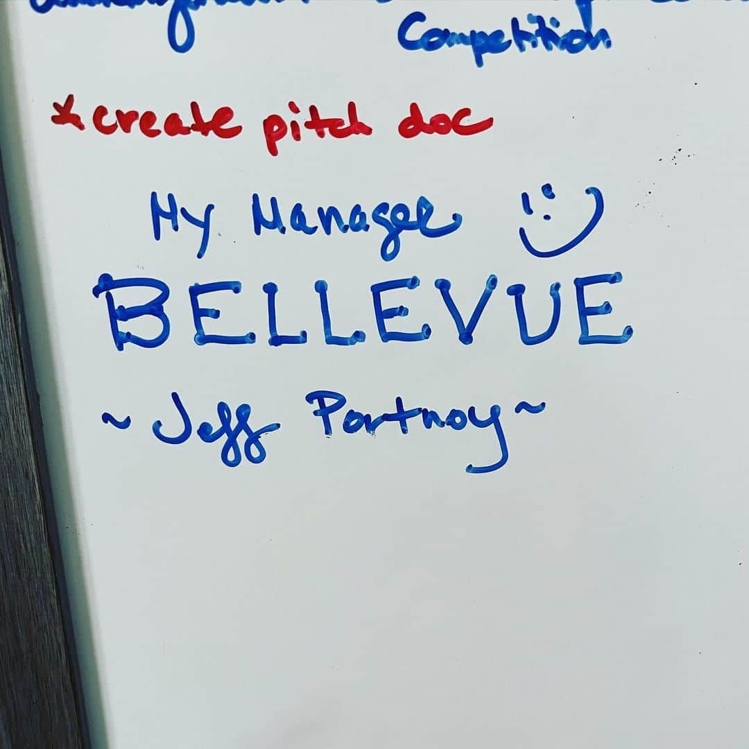 レスリー・フェラさんのインスタグラム写真 - (レスリー・フェラInstagram)「What a way to start the weekend! I’m overjoyed to announce that I’ve landed a badass literary manager. Today I signed with Jeff Portnoy @bellevueprods! It’s all the more meaningful because I’ve had “Bellevue” and “Jeff Portnoy” on my whiteboard since 2021. The power of vision and thought! I’m so excited to collaborate with a hardworking mensch like Jeff. Thank you, #gretaheinemann and @leejessup4673, for your belief in me. A shout-out to all my angels 😇 — Evelina, Shelley, Mom, and Pop — for working overtime to make this happen. And thank you to @badpitchwriterslab and @aalemanni for providing the tools and support I needed to get here. I’m so freakin’ grateful! 💃🥂🥳🎉✨ . . . #writer #screenwriter #screenwriting #screenwritersofinstagram #screenwriterslife #screenwriters #grateful #bellevueproductions」6月24日 9時26分 - mslesleyfera