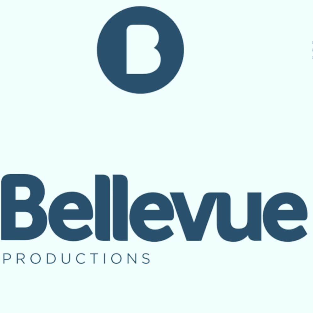 レスリー・フェラのインスタグラム：「What a way to start the weekend! I’m overjoyed to announce that I’ve landed a badass literary manager. Today I signed with Jeff Portnoy @bellevueprods! It’s all the more meaningful because I’ve had “Bellevue” and “Jeff Portnoy” on my whiteboard since 2021. The power of vision and thought! I’m so excited to collaborate with a hardworking mensch like Jeff. Thank you, #gretaheinemann and @leejessup4673, for your belief in me. A shout-out to all my angels 😇 — Evelina, Shelley, Mom, and Pop — for working overtime to make this happen. And thank you to @badpitchwriterslab and @aalemanni for providing the tools and support I needed to get here. I’m so freakin’ grateful! 💃🥂🥳🎉✨ . . . #writer #screenwriter #screenwriting #screenwritersofinstagram #screenwriterslife #screenwriters #grateful #bellevueproductions」