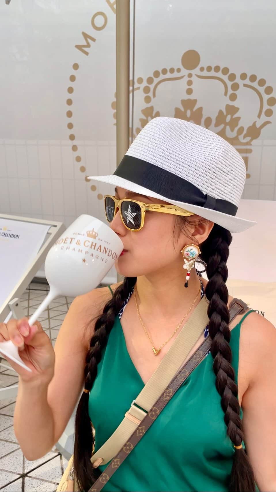のインスタグラム：「"Summer Beach Club with Moët & Chandon by the skyline" Opening party!🍾 @moetchandon  . モエ・エ・シャンドンのラグジュアリーな世界観をイメージした空間が、 . 今日から夏季限定でANAインターコンチネンタルのプールにオープンします！👙🤍💛 . . . . モエ・エ・シャンドンを代表するブリュット(辛口)シャンパンの 「モエ アンペリアル」と ペアリングフードを堪能したよ♩ . エレガントでバランスが良くて、 前菜からメインにデザートまで 幅広いペアリングを楽しめました。 . 🍾💛 . . . . . 📍 東京都港区赤坂1-12-33  ANAインターコンチネンタルホテル東京 4F ガーデンプール . . ■ 開催期間 2023年6月24日(土) ～  9月30日(土) . . . . . #Hostedby #MoetChandonbytheskyline #ANAインターコンチネンタルホテル東京 #moetchandon #モエシャンドン #Sponsored #DrinkResponsibly」
