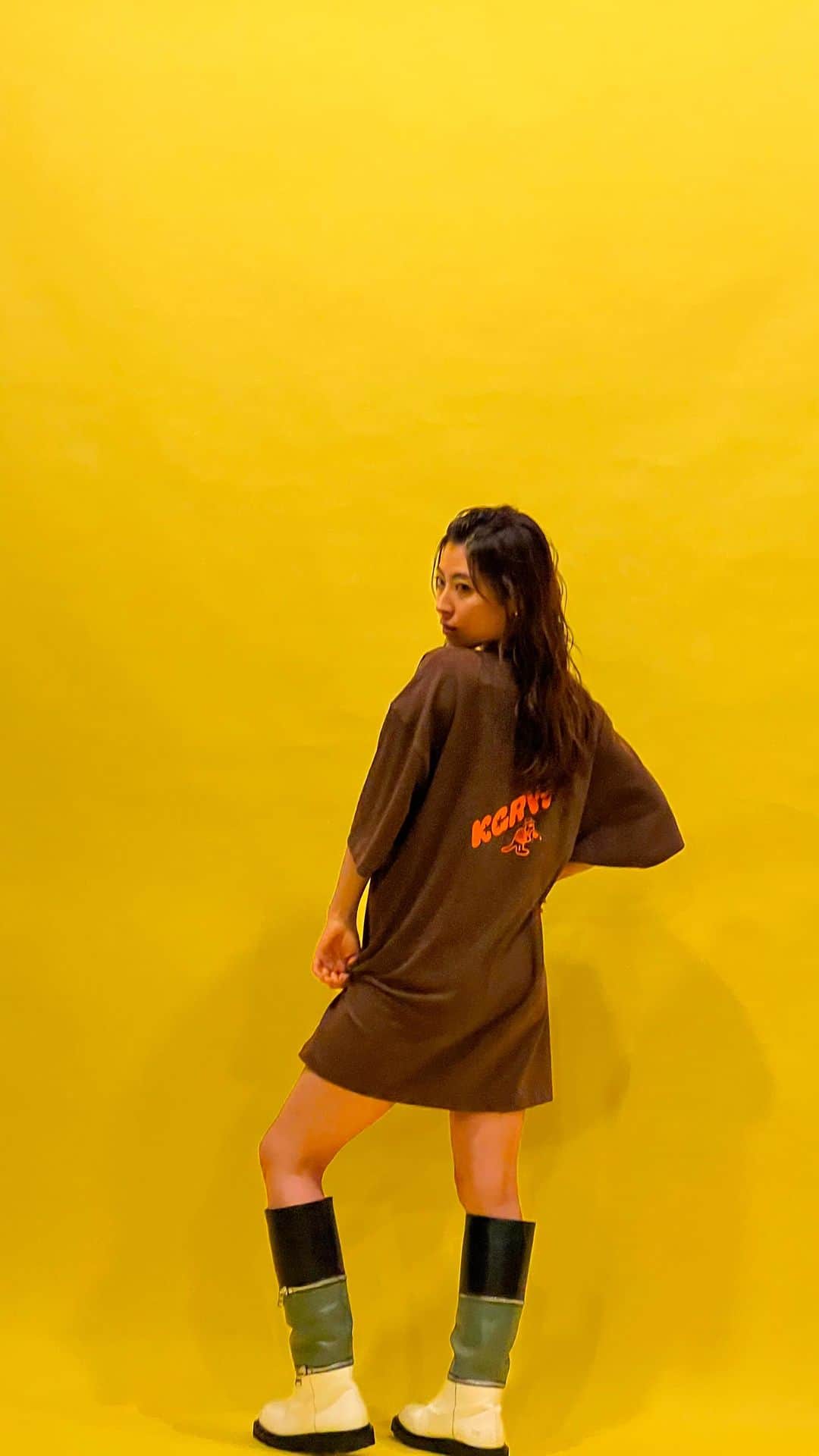 瀧本美織のインスタグラム：「KANGO LREWARDさんとのコラボTシャツ達の受注締め切りまであと2日🧚🏻 26日以降は手に入れることができなくなってしまうので この機会にぜひ🩵プロフィール欄のURLからサイトへいけます🦘🦘  @kangol__reward」