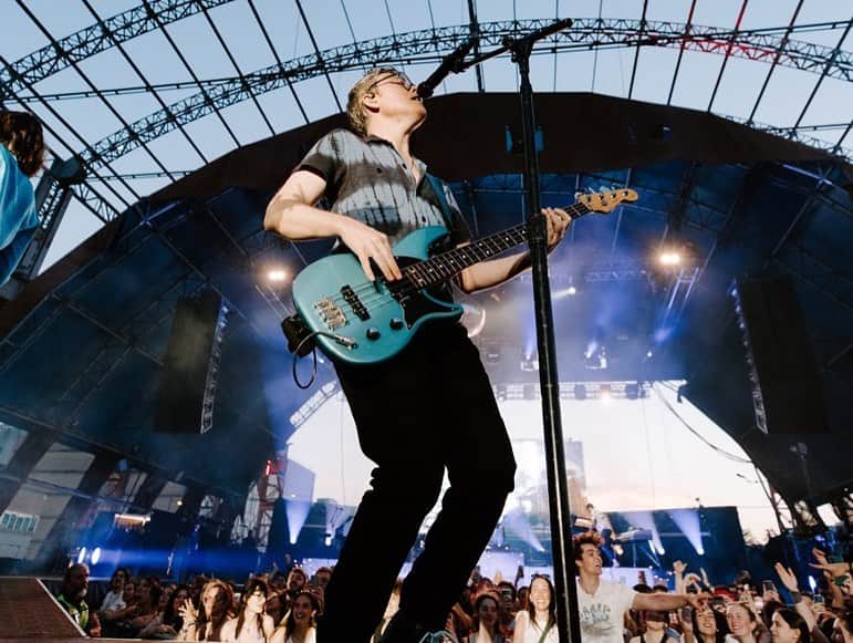 The Lumineersさんのインスタグラム写真 - (The LumineersInstagram)「🇮🇹🇮🇹🇮🇹🇮🇹🇮🇹 @jeremiahfraites 1st home coming show of 4!! Y’all showed up!! Who’s comin out to our next 3 🇮🇹shows?! 📸: @rkdeeb」6月24日 9時38分 - thelumineers