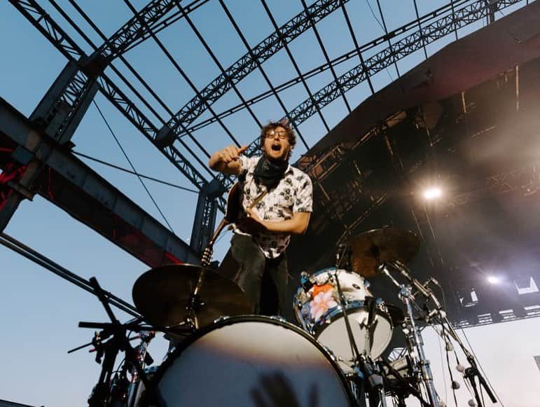 The Lumineersさんのインスタグラム写真 - (The LumineersInstagram)「🇮🇹🇮🇹🇮🇹🇮🇹🇮🇹 @jeremiahfraites 1st home coming show of 4!! Y’all showed up!! Who’s comin out to our next 3 🇮🇹shows?! 📸: @rkdeeb」6月24日 9時38分 - thelumineers