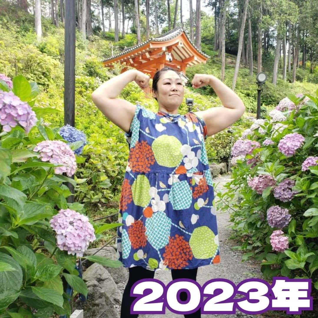 ぢゃいこのインスタグラム：「2023年 今年も行って来ました！宇治の三室戸寺✨ 一年に一度の恒例行事と思ってたら去年は行けてなかったみたい。。 あじさいを見に来る時は、このあじさいみたいなワンピースと決めてます👍️ この４年の身体の変化と、今年の紫陽花の美しさをどうぞ🙋 #三室戸寺 #宇治 #紫陽花 #あじさい #アジサイ #ぢゃいこ #吉本新喜劇ぢゃいこ #吉本新喜劇」