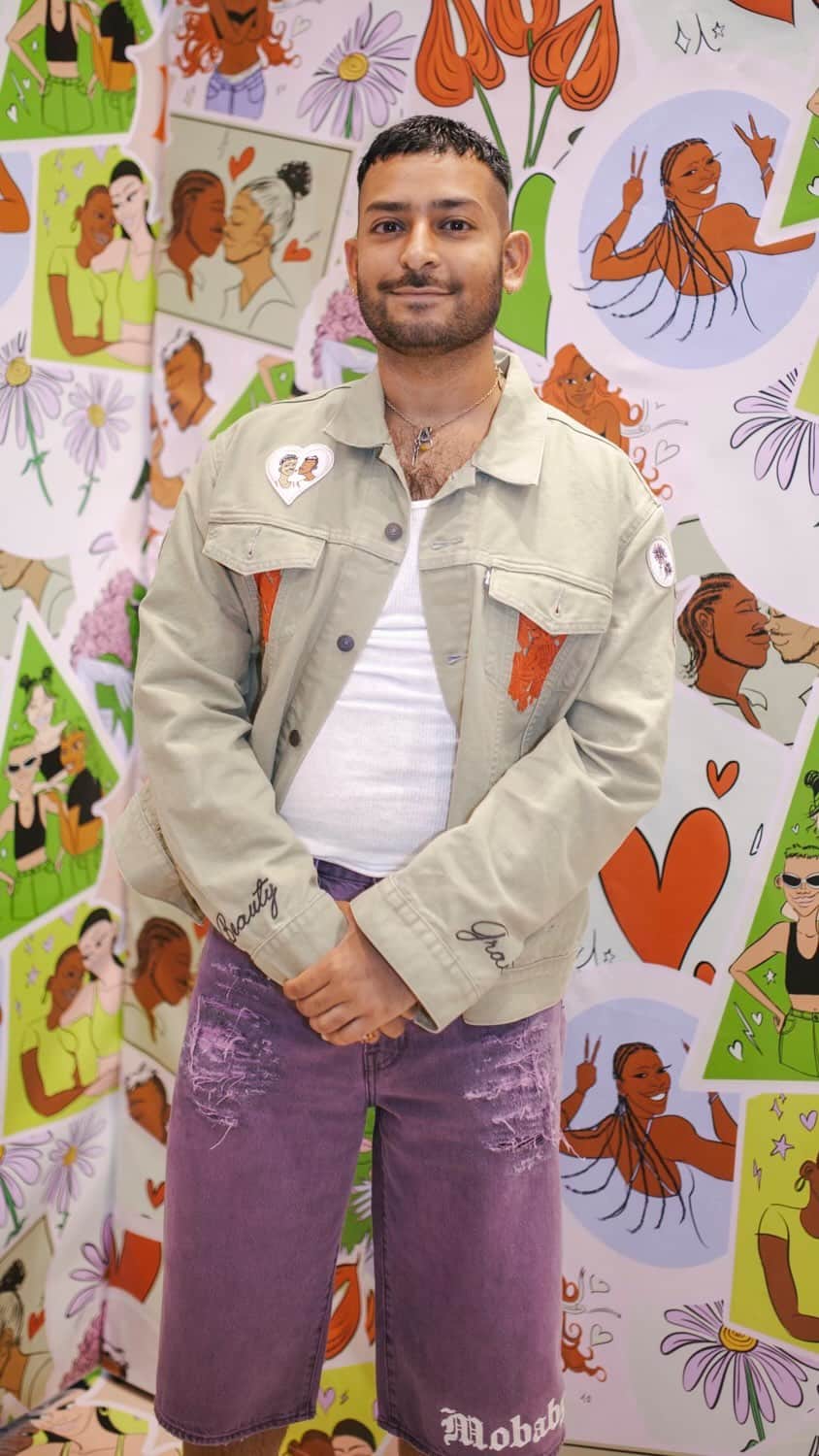 Levi’sのインスタグラム：「Patches and stencils galore. Pride customization designs by @brohammed available now at all U.S. Levi’s Tailor Shops. From 17 designs, it will be hard to just choose one.   …  Levi’s Red Tab members get access to complimentary Pride customization. Download the Levi’s App for more details.」