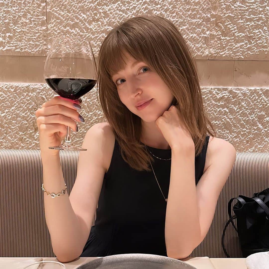 Lisaのインスタグラム：「One more birthday and no filters 😆」
