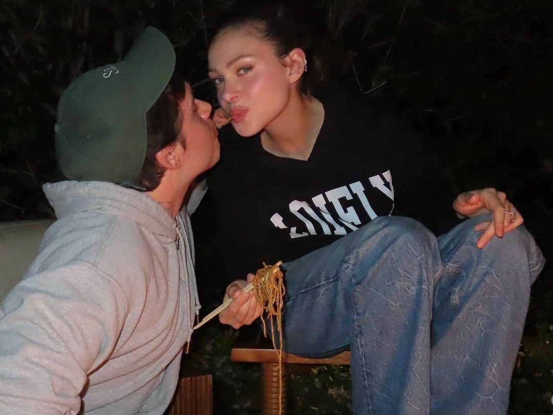ニコラ・ペルツのインスタグラム：「I love you my angel👼🏼🤍 happy engagement anniversary 🥹🥹 I can’t imagine life not next to you. Thank you for being my person 💘💘」