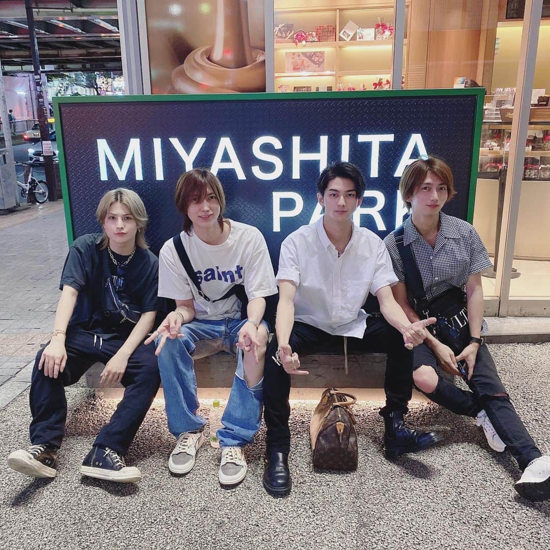 流川楓のインスタグラム：「見たことある構図🎸 5年ぶりくらいにボーリングした🎳笑」