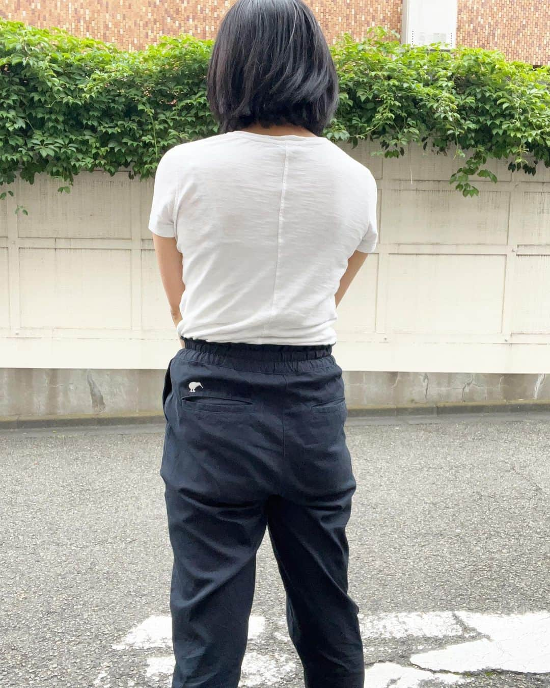 有働文子さんのインスタグラム写真 - (有働文子Instagram)「👖#衣装提供 第一弾👖  これから迎える怒涛の取材とイベントシーズンに向けて、  @canterbury_japan リラックスパンツ、ご提供いただきました🏉  動きやすくて、めちゃくちゃ走りやすいんです🏃‍♀️💨  まだ子供が小さくて大変なママさんにも、めちゃくちゃオススメ♪  今年は、活躍してくれそうなアイテム👊  そして、何も無い20代からいつも支援してくださる @tricolor.rugby #トリコロール さん、本当にありがとうございます🌸今も、何も無いけど！笑　  トリコロールは、京都、名古屋、横浜、大阪、福岡に店舗があります⭐️  #フリーアナウンサー #アナウンサー #スポーツ好き #カンタベリー #ゴールドウィン #ラグビー観戦  #ラグビー取材 #ラグビーワールドカップ2023  #ワールドカップイヤー #rwc2023 #ラグビーショップトリコロール #走る💨走る💨」6月24日 10時12分 - udou_fumiko