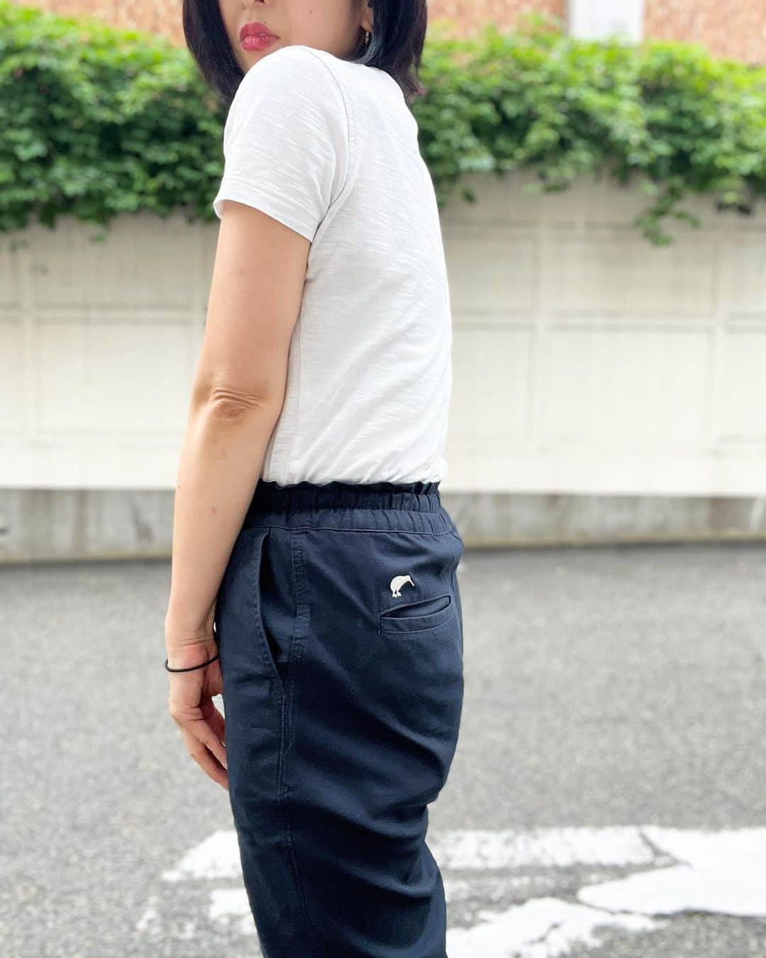 有働文子さんのインスタグラム写真 - (有働文子Instagram)「👖#衣装提供 第一弾👖  これから迎える怒涛の取材とイベントシーズンに向けて、  @canterbury_japan リラックスパンツ、ご提供いただきました🏉  動きやすくて、めちゃくちゃ走りやすいんです🏃‍♀️💨  まだ子供が小さくて大変なママさんにも、めちゃくちゃオススメ♪  今年は、活躍してくれそうなアイテム👊  そして、何も無い20代からいつも支援してくださる @tricolor.rugby #トリコロール さん、本当にありがとうございます🌸今も、何も無いけど！笑　  トリコロールは、京都、名古屋、横浜、大阪、福岡に店舗があります⭐️  #フリーアナウンサー #アナウンサー #スポーツ好き #カンタベリー #ゴールドウィン #ラグビー観戦  #ラグビー取材 #ラグビーワールドカップ2023  #ワールドカップイヤー #rwc2023 #ラグビーショップトリコロール #走る💨走る💨」6月24日 10時12分 - udou_fumiko