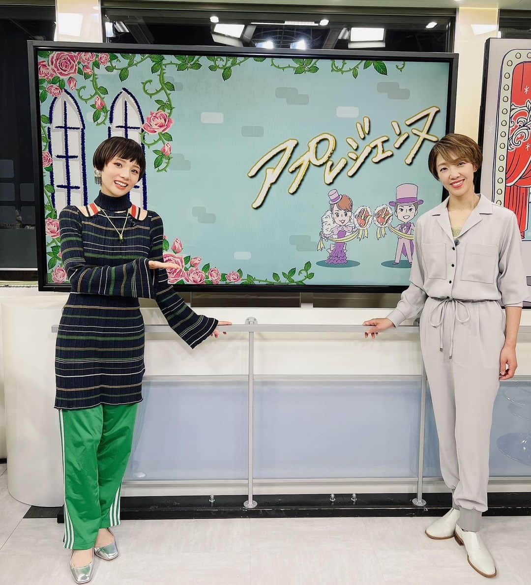 千海華蘭のインスタグラム：「. . 皆さまっ♡´･ᴗ･`♡ ⁡ ⁡ 本日はっ！ 20:00〜 CS「日テレNEWS24」にて、 『アプレジェンヌ』初回放送の日ですよん✨ ⁡ ⁡ るみこさん#光月るう　さんとたくさん楽しいトークをさせて頂きました🗣️ ⁡ ⁡ Hulu版も更に盛りだくさんの内容に仕上がっていると思いますので、ぜひ合わせてご覧いただきたいです📺ꧮꧮꧮ ⁡ ⁡ YouTubeは、 日テレ報道局の公式YouTubeチャンネル「日テレNEWS」からぜひチェックしてくださいね✅ ⁡ ⁡ 合言葉は 「ビーバー🦫！！！」🤫 ⁡ ⁡ ⁡ #今日のスケジュール📝 #16時↓ #DeathTakesaHoliday配信👀☑️ #20時↓ #アプレジェンヌ👀☑️ #21時↓ #Hulu版アプレジェンヌ👀☑️ #おし！ #決まったぁ😎 ⁡」