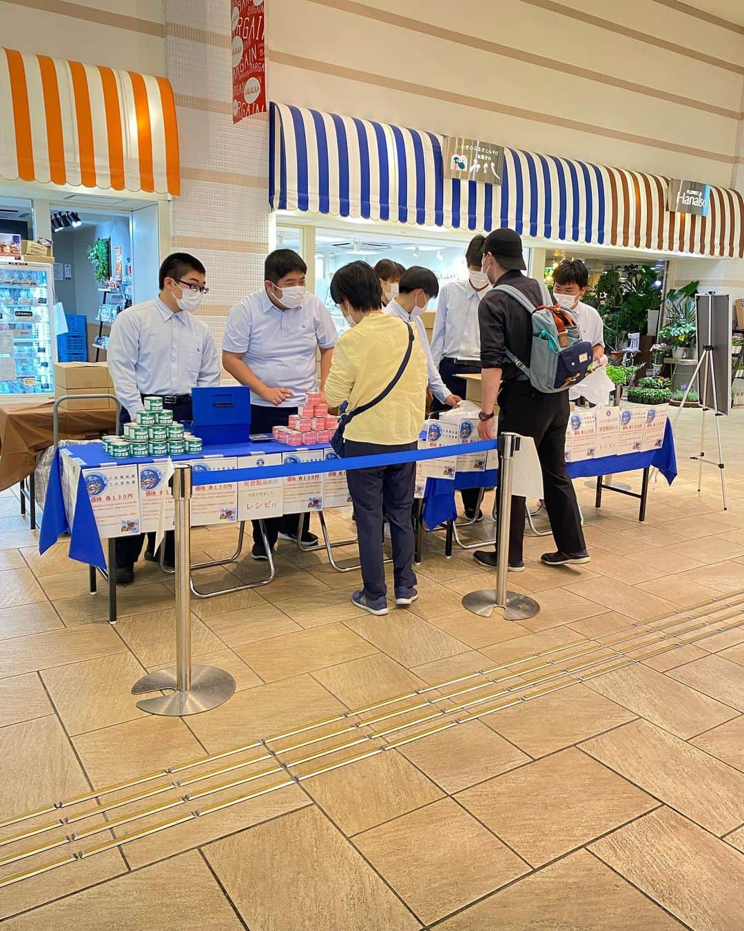 LATOV_ラトブ のインスタグラム：「⭐️小名浜海星高等学校⭐️ 実習商品販売会⭐️開催中！！  ラトブ1階ふれあい広場では、 小名浜海星高等学校の生徒さんによる 実習商品販売会を開催中です！ 10時のオープンからすでに大盛況です✨  サバ缶、ゆであずきの缶詰など、 保存できる商品もあるので、 まとめ買いもおすすめです⭐️  無くなり次第終了なので お早めにお買い求めください！  #いわき市 #ラトブ #ラト部 #小名浜海星高等学校」