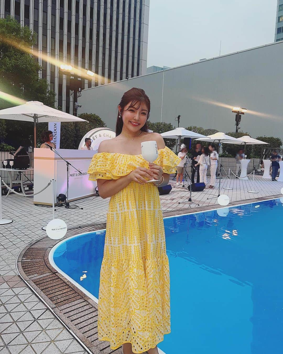 細田海友さんのインスタグラム写真 - (細田海友Instagram)「Summer Beach Club with Moët & Chandon by the skyline  が６月２４日の本日からOpen🛟🥂🤍  Openに先駆けオープニングパーティーに お邪魔して来ました✨✨✨  「モエ・エ・シャンドン」のラグジュアリーな世界観 ✖︎都会のオアシスを感じられるガーデンプール  この夏はプールを楽しみながら モエ・エ・シャンドンで乾杯🥂💕 是非💗みなさん遊びに行ってみてね😉💕  ANAインターコンチネンタルホテル東京 4F ガーデンプール 開催期間：2023年6月24日(土)～9月30日(土)  夏季限定Open🛟🥂🤍  @moetchandon @anaintercontinentaltokyo  #Hostedby @moetchandon #MoetChandonbytheskyline #ANAインターコンチネンタルホテル東京 #moetchandon #モエシャンドン #Sponsored #DrinkResponsibly」6月24日 10時33分 - miyuu_bigbaby