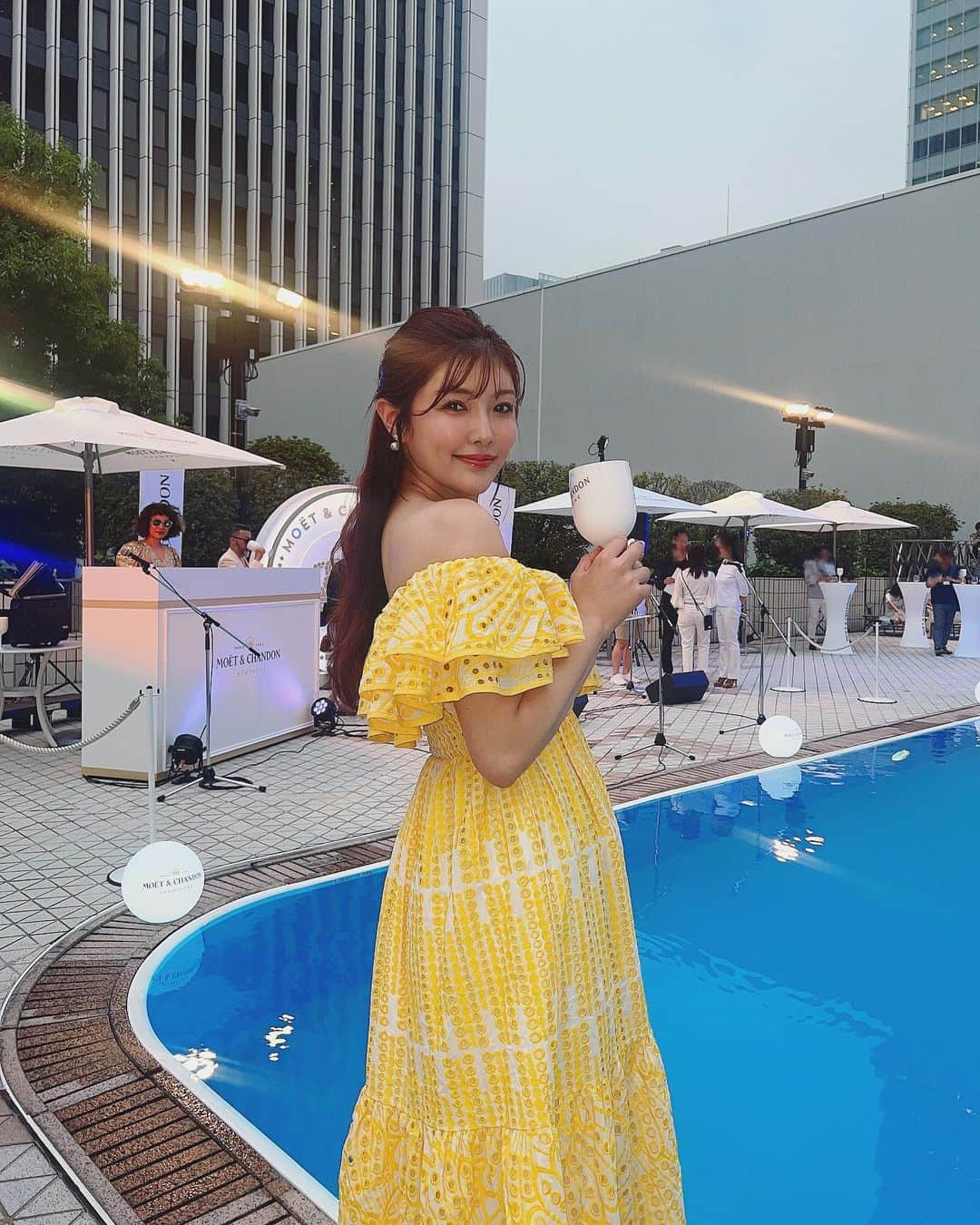 細田海友さんのインスタグラム写真 - (細田海友Instagram)「Summer Beach Club with Moët & Chandon by the skyline  が６月２４日の本日からOpen🛟🥂🤍  Openに先駆けオープニングパーティーに お邪魔して来ました✨✨✨  「モエ・エ・シャンドン」のラグジュアリーな世界観 ✖︎都会のオアシスを感じられるガーデンプール  この夏はプールを楽しみながら モエ・エ・シャンドンで乾杯🥂💕 是非💗みなさん遊びに行ってみてね😉💕  ANAインターコンチネンタルホテル東京 4F ガーデンプール 開催期間：2023年6月24日(土)～9月30日(土)  夏季限定Open🛟🥂🤍  @moetchandon @anaintercontinentaltokyo  #Hostedby @moetchandon #MoetChandonbytheskyline #ANAインターコンチネンタルホテル東京 #moetchandon #モエシャンドン #Sponsored #DrinkResponsibly」6月24日 10時33分 - miyuu_bigbaby