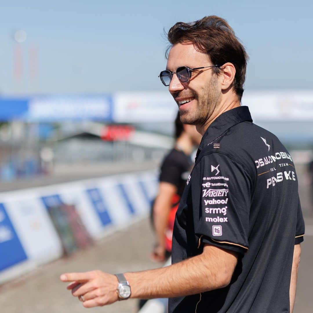 ジャン＝エリック・ベルニュのインスタグラム：「Fp1 done ✅ Tomorrow we race 🇺🇸 ! 😁 All smile @ds_penske_fe」