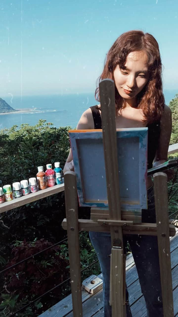 酒井まいのインスタグラム：「Art work at KOYA🏝️♡  #宮崎#南国#miyazaki#青島#内海#国内旅行#ゲストハウス #アート#海#旅行記 #サーフィン #日本旅行 #朝日#海#beach#サーフトリップ #ビーチ#旅行#田舎暮らし #南国暮らし#絵画」