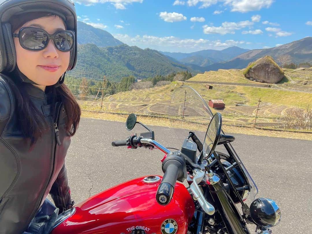 木村亜美さんのインスタグラム写真 - (木村亜美Instagram)「プレミアムな大人旅、最高でした！(リール、PVの赤いR18は私)この秋開催されるTHE GREAT GETAWAY ジャパンツアー！ただいま参加者募集中です😊   R18に乗って思い出に残る素敵な旅を。 . @bmwmotorradjapan  . ■ 詳しくはこちら→ https://www.bmw-motorrad.jp/ja/experience/the-great-getaway-2023.html  (PV動画/BMW Motorrad Japan 公式YouTube) https://youtu.be/bSg04xtdVPE . . . ​⁠ #BMWMotorradJapan #R18 #thegreatgetaway #bmwmotorrad #木村亜美  #bmwmotorradr18  #紀伊半島 #熊野古道 #ジャパンツアー #bmwomens  #girlwhoride  #bmwmotorcycle  #womenwithbikes  #womenwhoride  #makelifeanadventure  #makelifearide」6月24日 10時43分 - ami_kimura0327