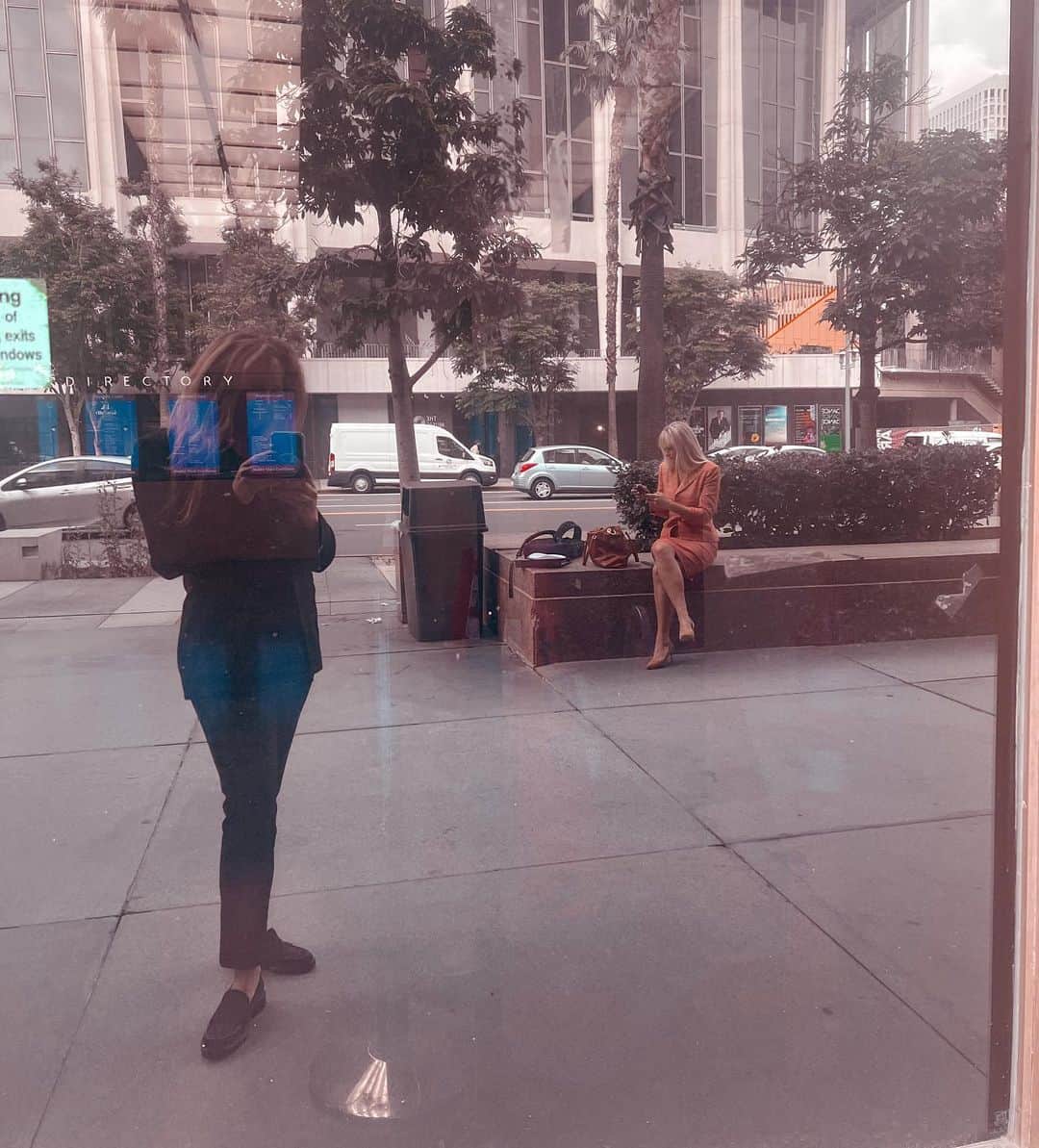 ジェネビーブ・モートンのインスタグラム：「Capturing the moment @jenhollidayx」