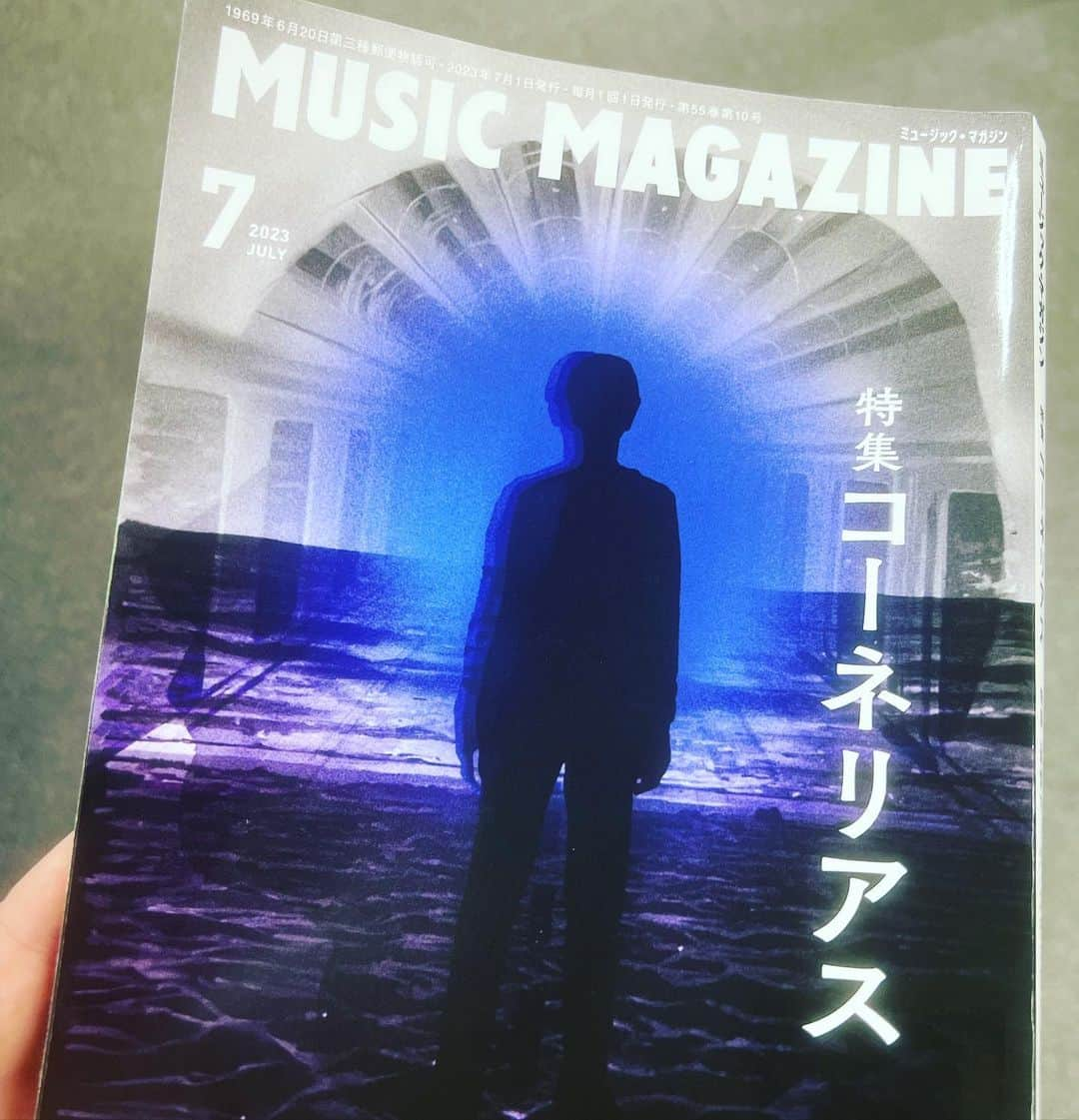 AZUSAさんのインスタグラム写真 - (AZUSAInstagram)「読み応え。  6/28に6年ぶりのオリジナルアルバム「夢中夢」リリースです。  #コーネリアス」6月24日 11時10分 - azubeatradio