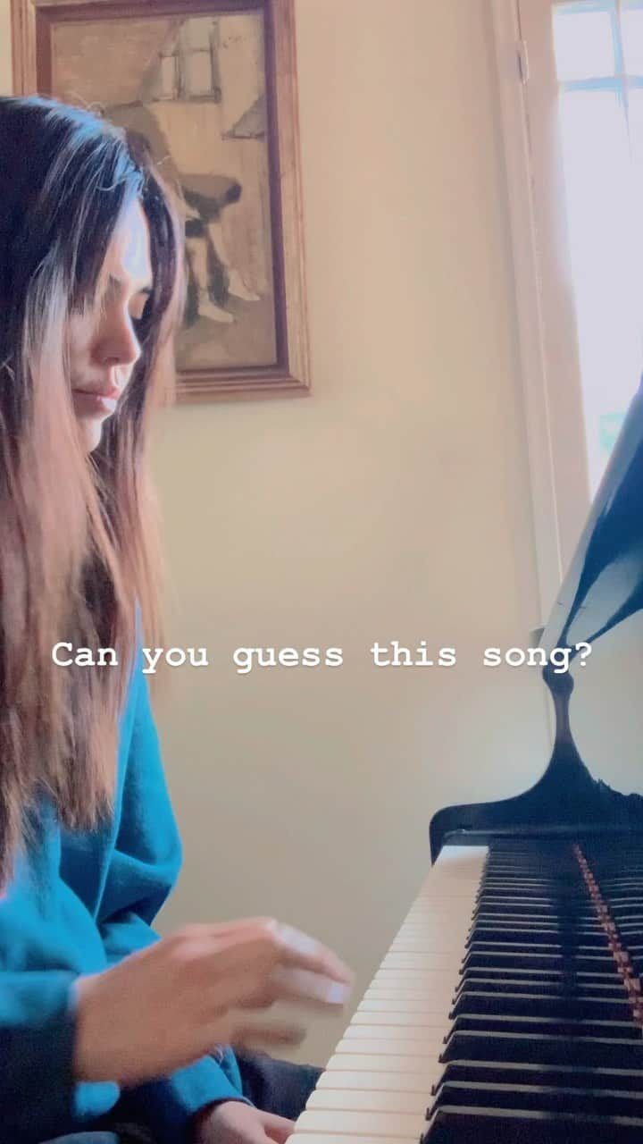 プリシラ・アーンのインスタグラム：「Who can guess this song? 😊   #guessthesong」