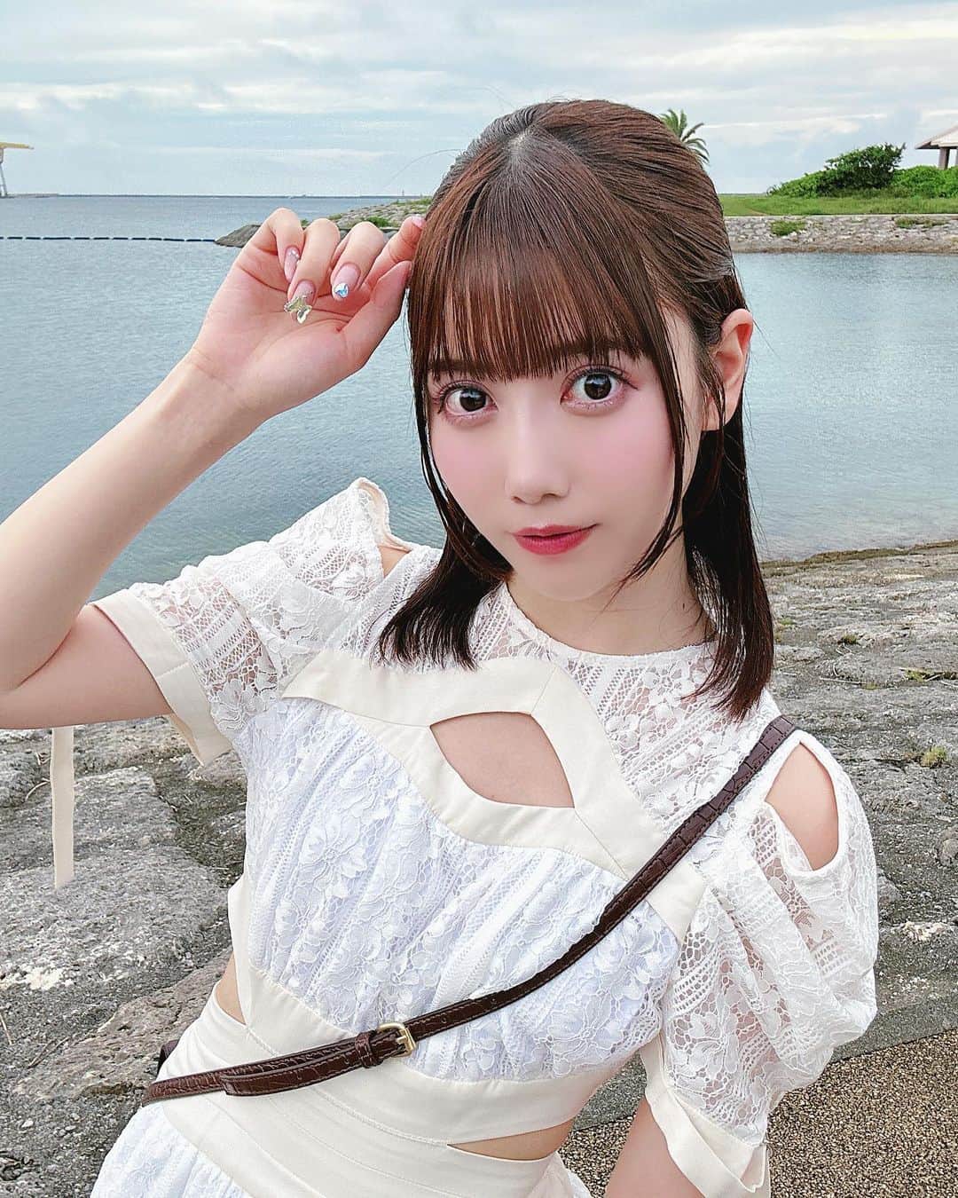 白瀬乃愛のインスタグラム：「・ 沖縄また行けますように🌺          #Instalike #dailylook #Japanesegirl #Japaneseidol #asiangirls #国際通り #selfie #l4l #followme #snidel #リゾート #海 #idol #アイドル #ヘアアレンジ #偶像 #寫真 #ハーフアップ #今日のコーデ #自撮り女子 #那覇 #outfit #沖縄 #ootd #粉我 #아이돌  #ไอดอล #셀카  #셀카그램 #덕질」