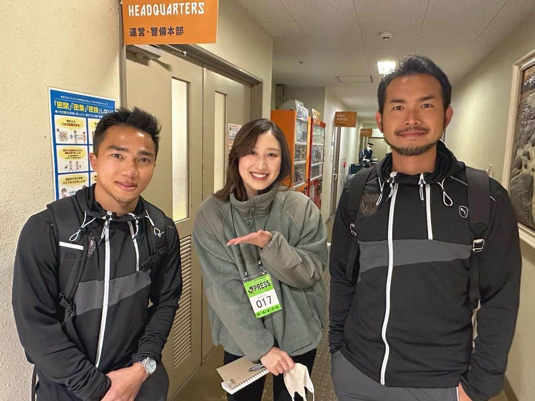 のインスタグラム：「チャナティップ選手🇹🇭 実はサッカーや仕事とはぜんぜん関係のないところでご縁があってお友達になりました🥹私の両親も会ったことがあって、臼井家は大ファンなんです🫶🏼家族思いで、本当に優しいチャナ🥹 アイスタでも会うことができて、嬉しかったなぁ✨いつも「パパママげんき？」って言ってくれます🥹  サッカーはもちろん、チャナの笑顔は日本中を虜にしました😭チャナのいるところに笑顔あり🇹🇭🇯🇵日本に来てくれてありがとう😭🙏✨✨✨  #先輩 #タイにサッカー観に行こう #みゅうくんもありがとう😭」