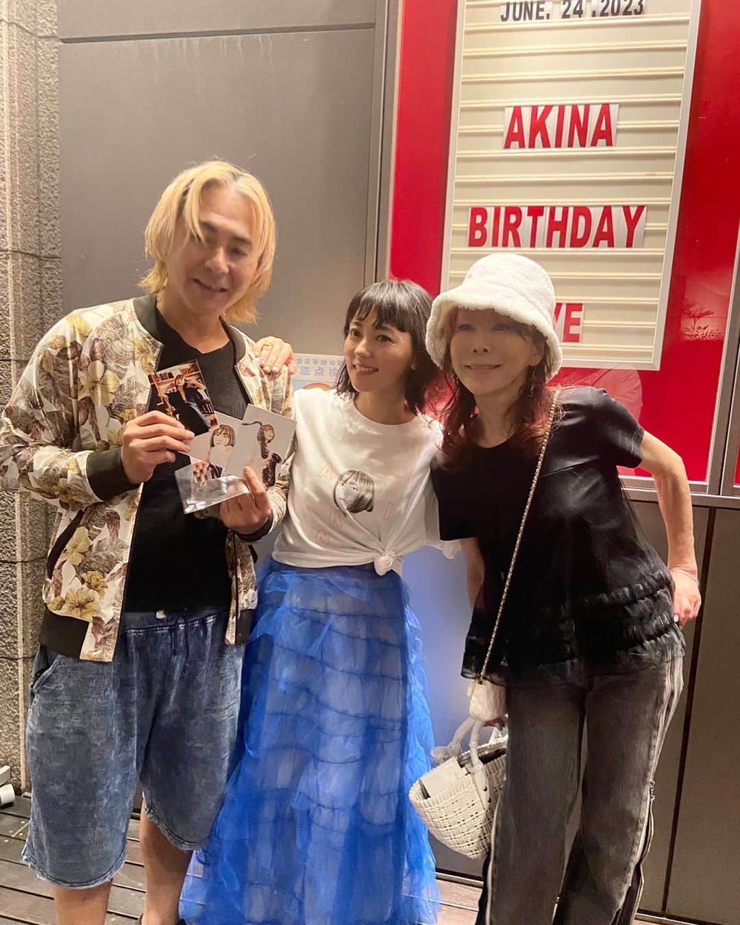 ヒロシさんのインスタグラム写真 - (ヒロシInstagram)「杏子さんとAKINAさんのライブに行ってきたよ。  歌はよかったけど、歌い終わってからの挨拶の音程がおかしくなってたよ。」6月24日 22時19分 - hiroshidesu.official
