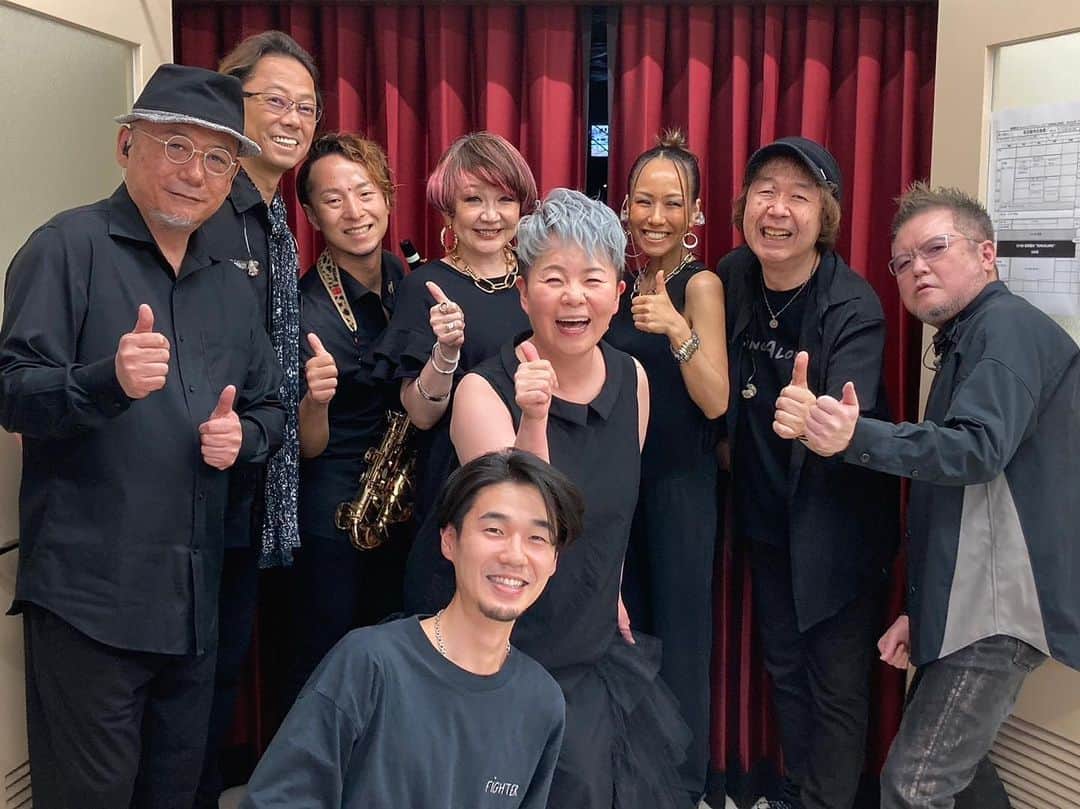 松原秀樹のインスタグラム：「島津亜矢premiumPOPStour2023“SINGALONG” 無事に終了致しました。 楽しいツアーでした。 各地でお越し頂いた皆様、ありがとうございました😊」