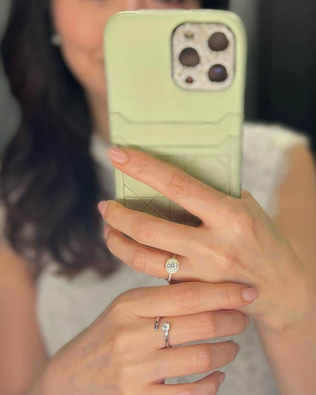 ImotoEtsuyo さんのインスタグラム写真 - (ImotoEtsuyo Instagram)「・ ・ 中指にしてるのは @pluster.jp  ・ MOISSANITE モアサナイト  のリング✨  ダイヤモンドを越える ⁉️ モアサナイトの圧倒的な　 美しさ。 ・ ・ 輝いています。　 ・ 薬指にしているのも @pluster.jp のリングです✨ ・ 最近はプラスターのジュエリーばかり つけています💎💎💎  @pluster.jp  #pluster #プラスター  #ジュエリー #jwellery  #accessories  #モアサナイト  #リング  #指輪  #輝き #キラキラ」6月24日 22時22分 - bisuhada